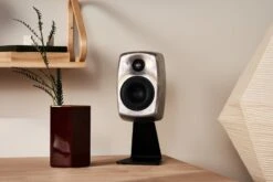 Iittala Ruutu Ceramic Vase, 180 Mm, Brown 11 Iittala Ruutu Ceramic Vase, 180 Mm, Brown -Iittala Genelec 0144 final lores sRGB