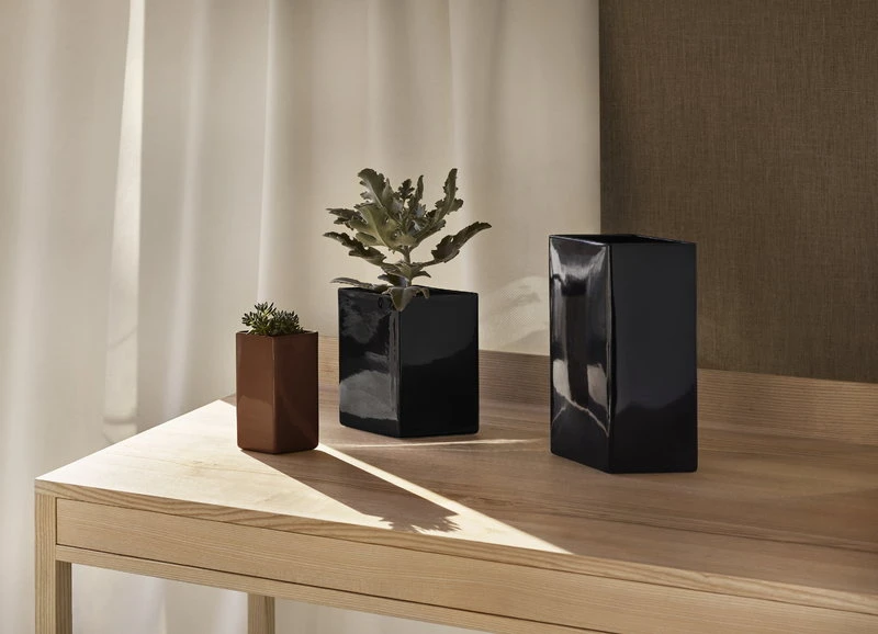 Iittala Ruutu Ceramic Vase, 180 Mm, Brown 5 Iittala Ruutu Ceramic Vase, 180 Mm, Brown - Image 3