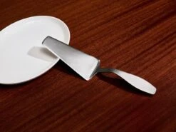 Iittala Collective Tools Cake Lifter 7 Iittala Collective Tools Cake Lifter -Iittala Iittala 2021 Collective Tools 01 1