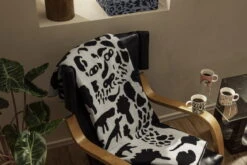 Iittala OTC Birdie Mug 0,3 L, Pink -Iittala Iittala 2021 OTC Blanket cheetah Mug Birdie Cheetah Helle 02