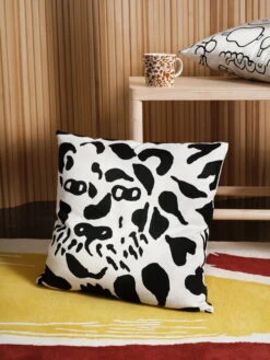 Iittala OTC Cheetah Cushion Cover, 47 X 47 Cm, Black - White 10 Iittala OTC Cheetah Cushion Cover, 47 X 47 Cm, Black - White -Iittala Iittala 2022 Oiva Toikka collection 5