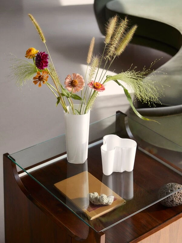 Iittala Aalto Vase, 180 Mm, White 5 Iittala Aalto Vase, 180 Mm, White - Image 3