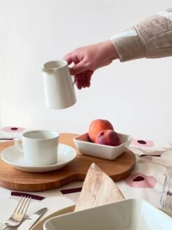 Iittala Aalto Wooden Serving Tray 339 X 346 Mm, Oak -Iittala design stories kattausvinkit arkeen ja juhlaan FRONT ma